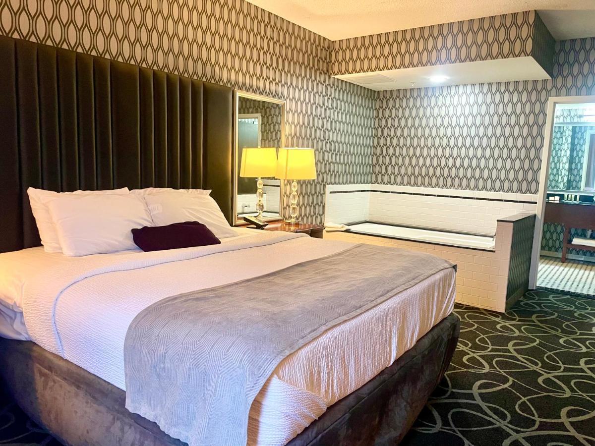 Park Manor Hotel Clifton Park Extérieur photo A room at the Hilton Garden Inn in San Francisco