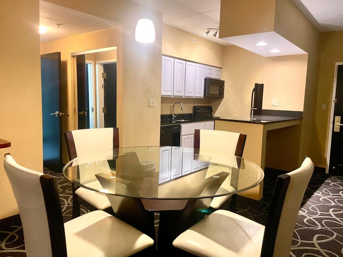 Park Manor Hotel Clifton Park Extérieur photo A kitchen in a suite at the Hilton San Francisco