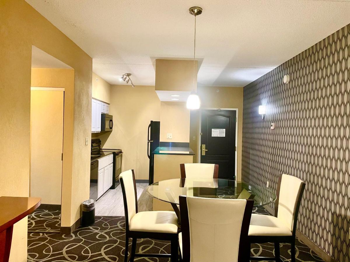 Park Manor Hotel Clifton Park Extérieur photo A suite at the Hilton Garden Inn in San Francisco