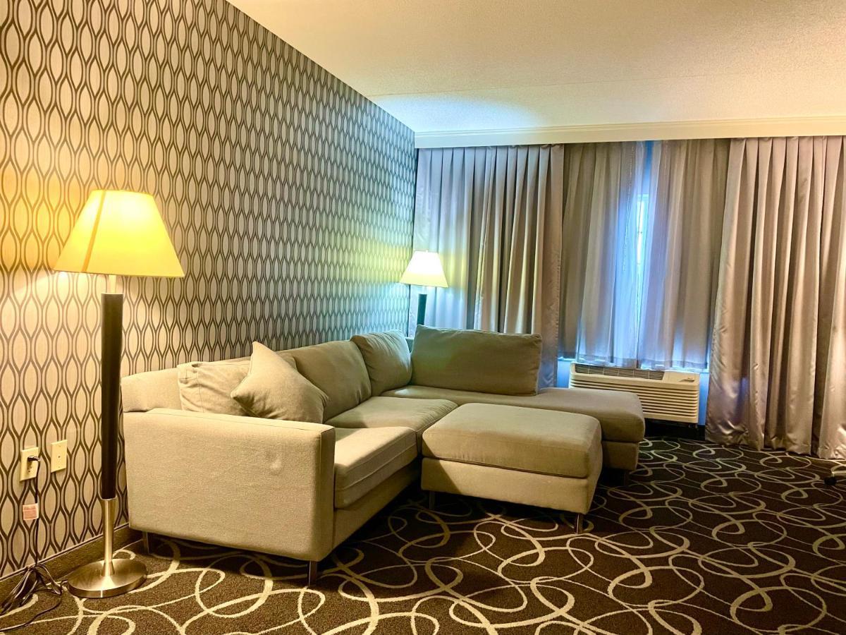 Park Manor Hotel Clifton Park Extérieur photo A suite at the hotel