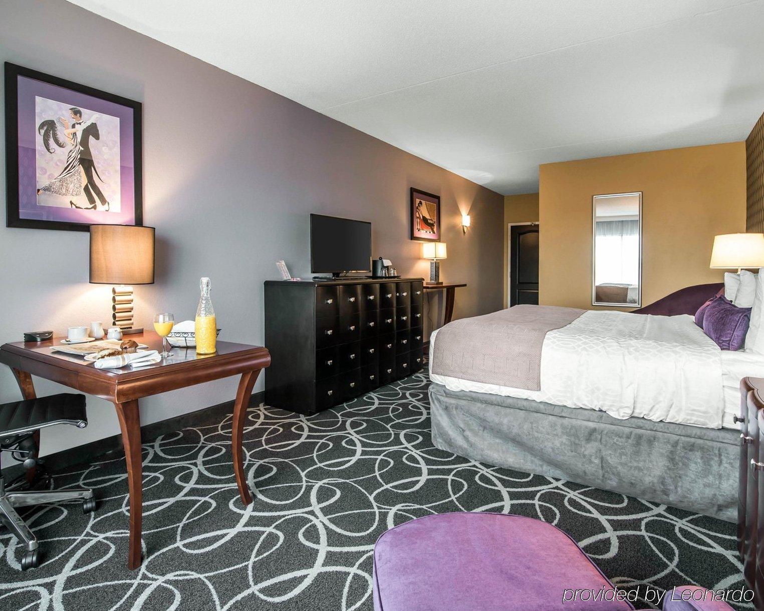 Park Manor Hotel Clifton Park Extérieur photo A room at the Hotel 247