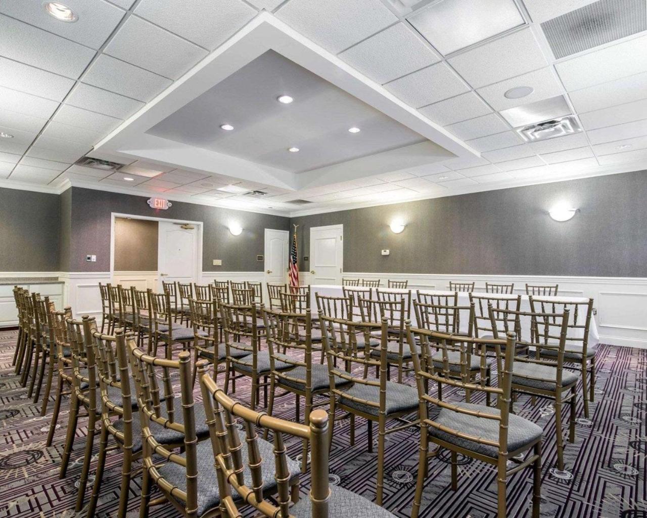 Park Manor Hotel Clifton Park Extérieur photo The ballroom at the 2016 National Society Daughters of the American Colonists Conference