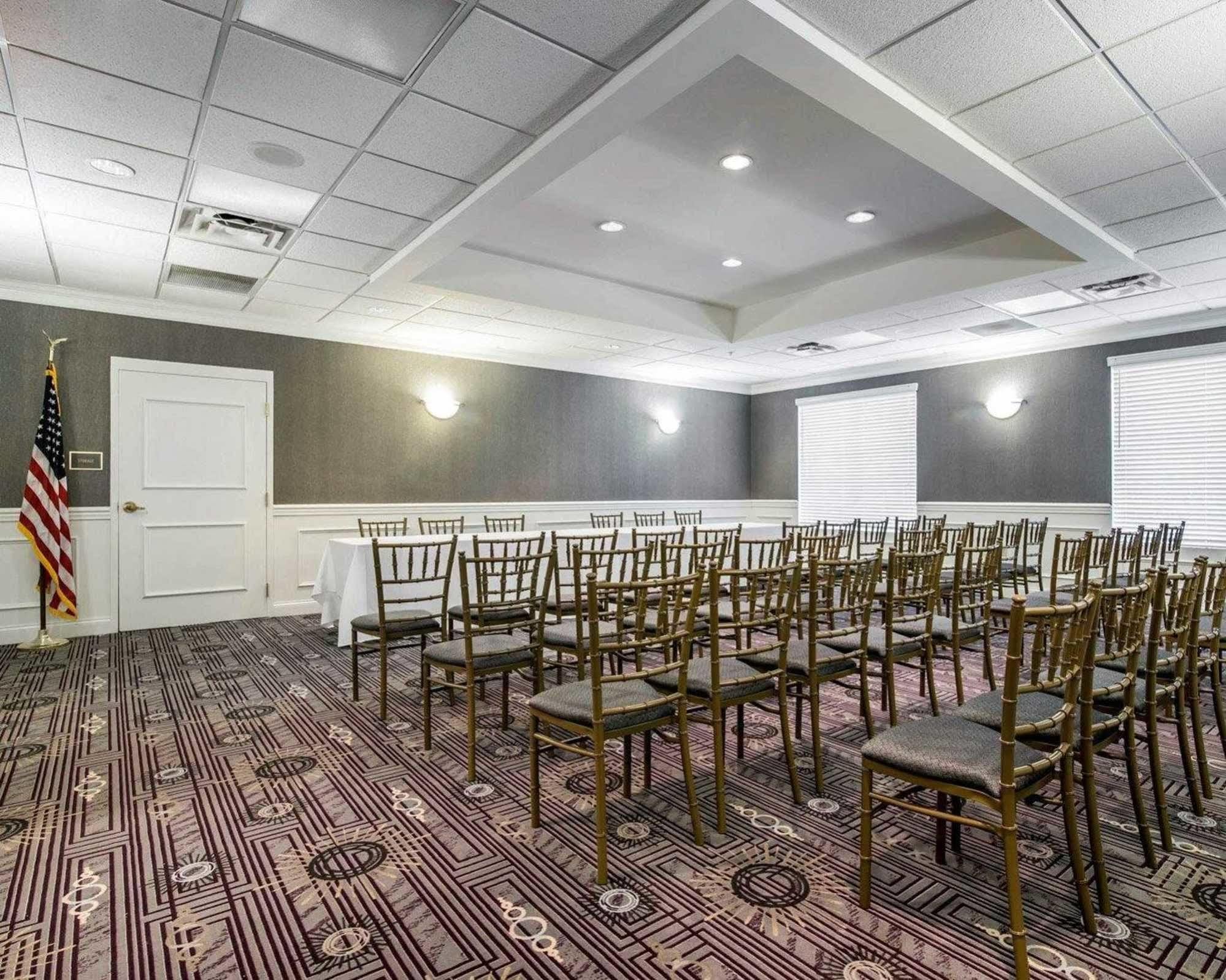 Park Manor Hotel Clifton Park Extérieur photo The ballroom at the 2016 Republican National Convention