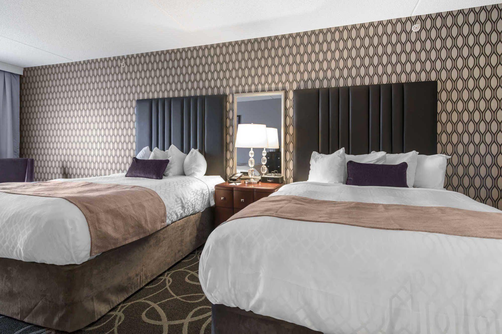 Park Manor Hotel Clifton Park Extérieur photo A typical room at the Hilton Garden Inn