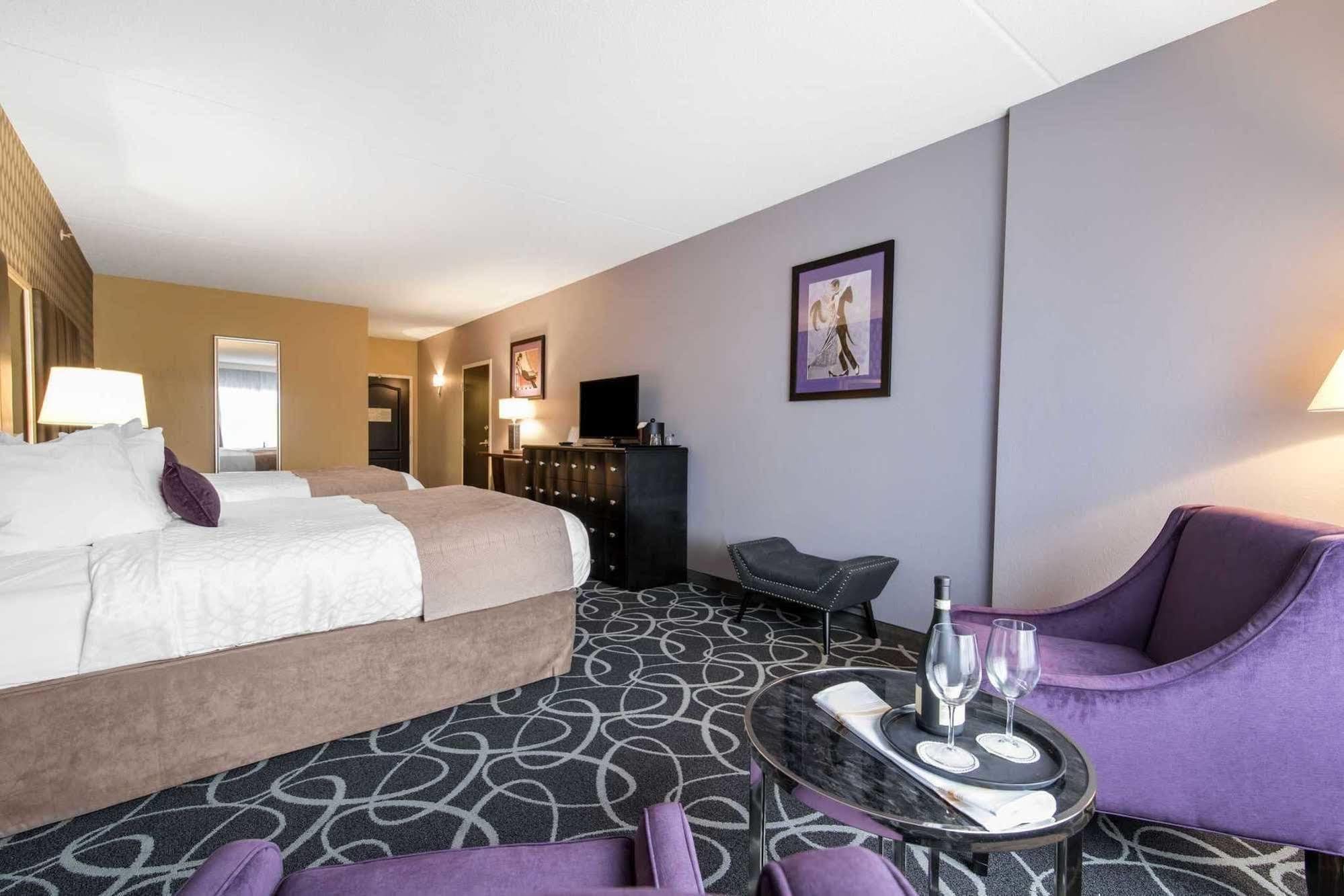 Park Manor Hotel Clifton Park Extérieur photo A suite at the Hotel Indigo in San Francisco