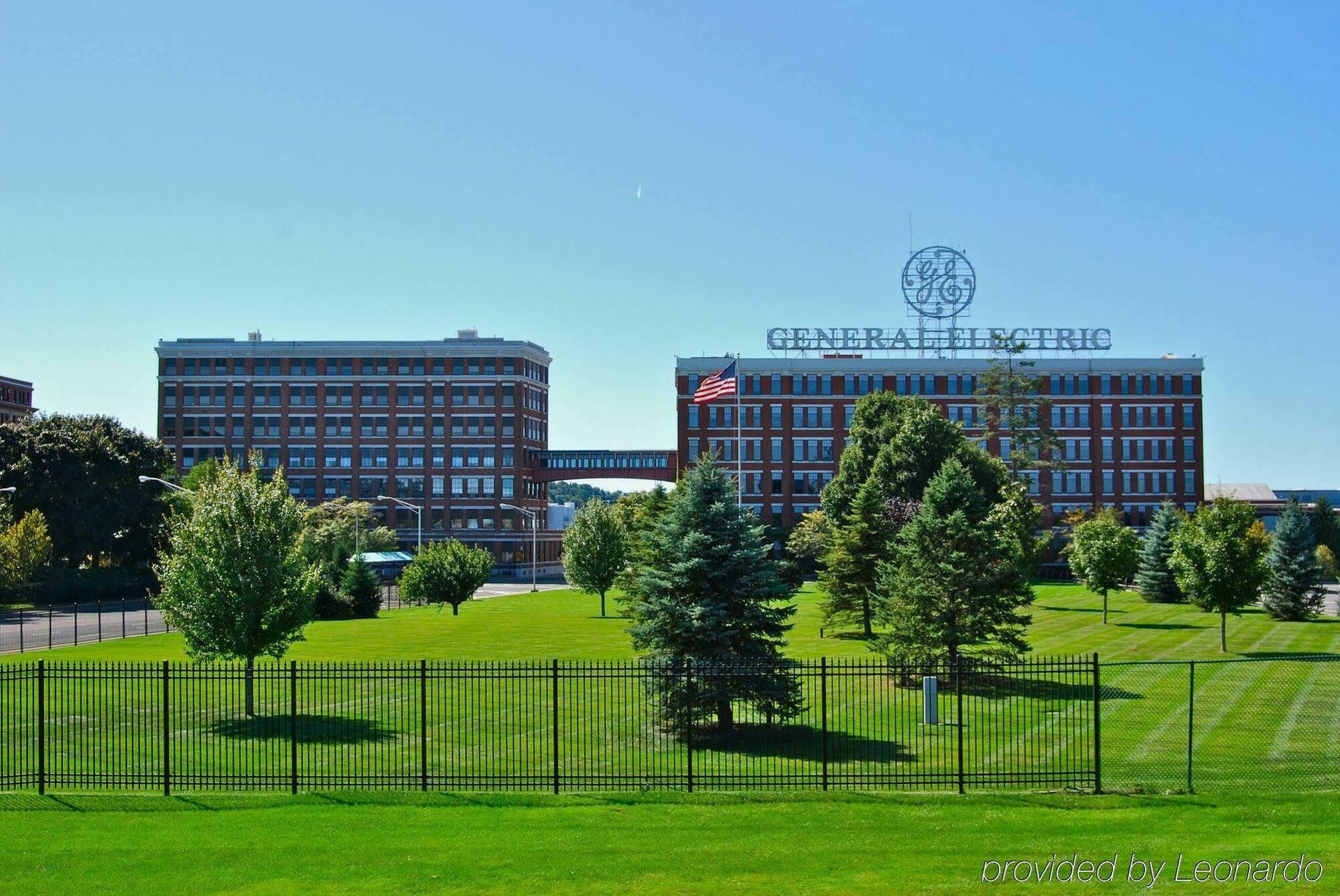 Park Manor Hotel Clifton Park Extérieur photo The General Motors Technical Center in Warren, Michigan