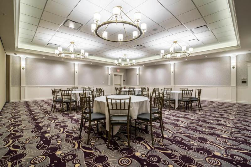 Park Manor Hotel Clifton Park Extérieur photo The ballroom at the 2010 Convention Center