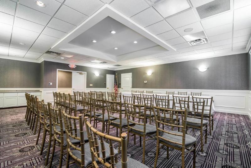 Park Manor Hotel Clifton Park Extérieur photo The ballroom at the Hilton Garden Inn